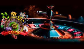 Người chơi Việt Nam thưởng thức slot online nổ hũ trên điện thoại tại nhà